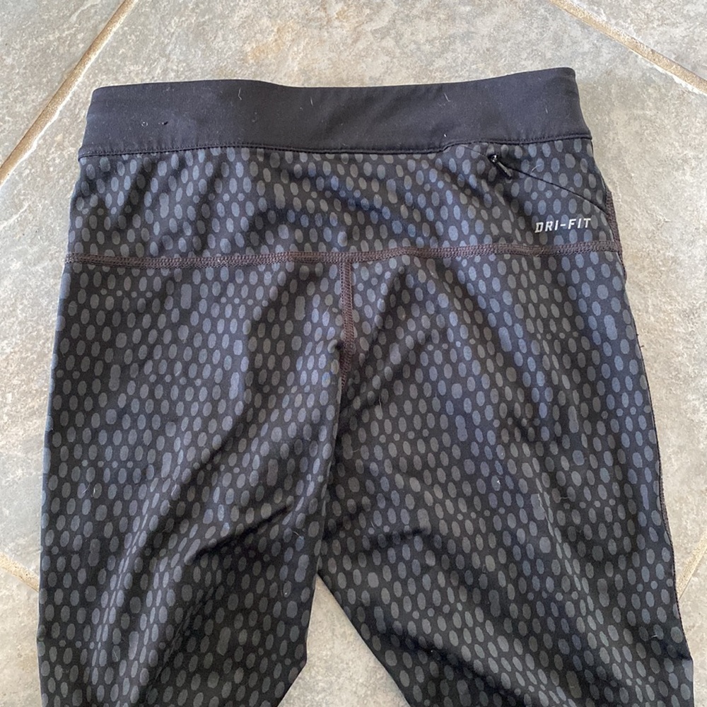 Nike Capri - Picture 3 of 6